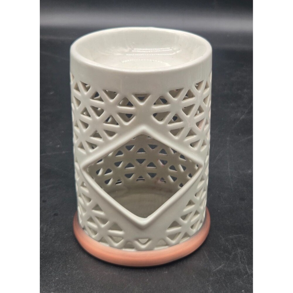 Yankee Candle Belmont Ceramic Tea Light Burner in White And Copper